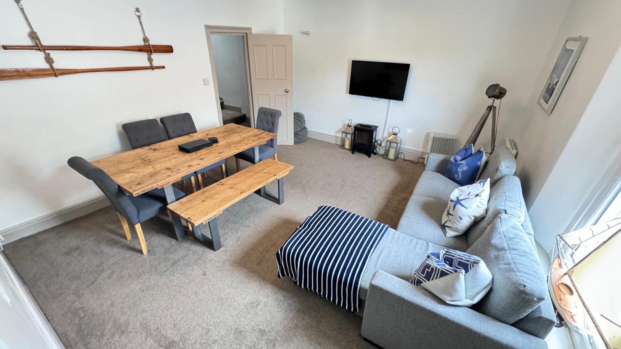 Nancie'S Place - Dartmouth Town Center With Private Parking - A Traditional Georgian Private Duplex Apartment - Beautifully Refurbished - Two Bedrooms, Bathroom, Kitchen And Lounge Diner Esterno foto