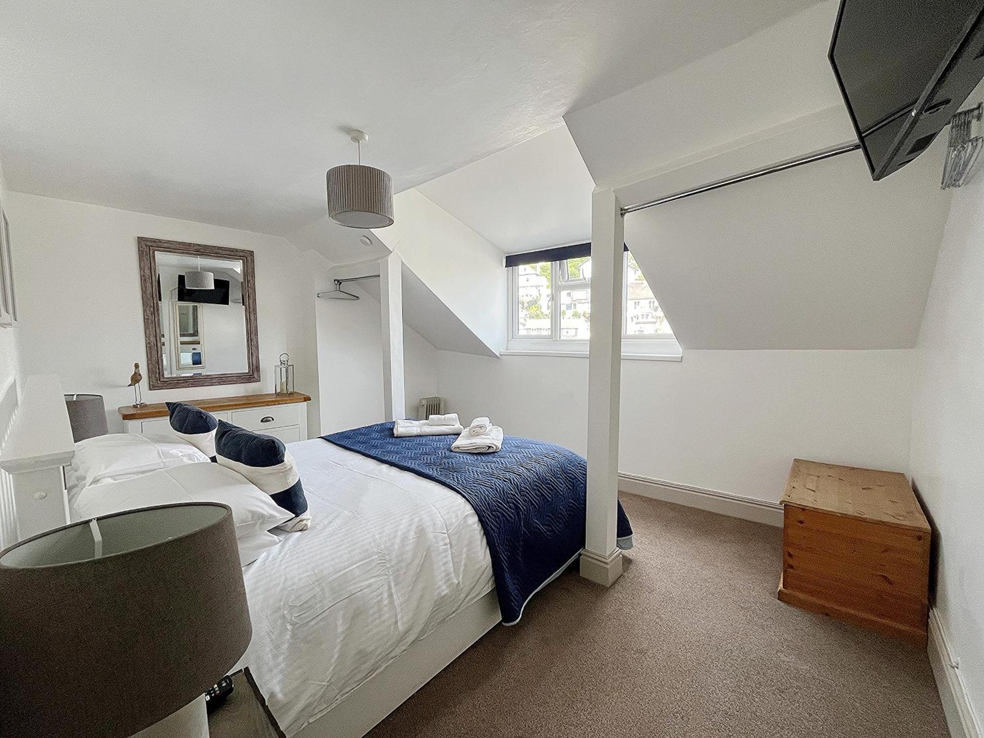 Nancie'S Place - Dartmouth Town Center With Private Parking - A Traditional Georgian Private Duplex Apartment - Beautifully Refurbished - Two Bedrooms, Bathroom, Kitchen And Lounge Diner Esterno foto