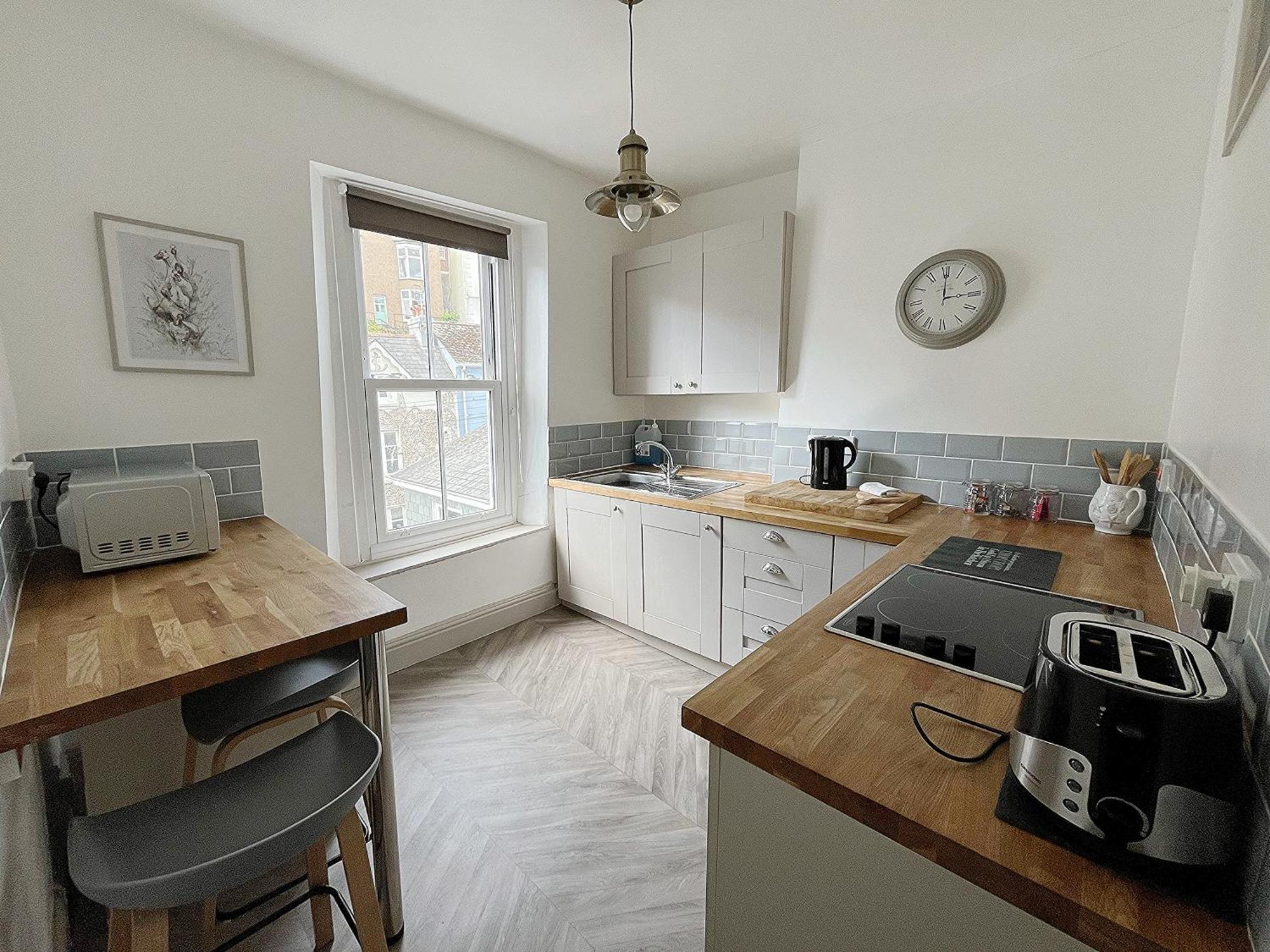 Nancie'S Place - Dartmouth Town Center With Private Parking - A Traditional Georgian Private Duplex Apartment - Beautifully Refurbished - Two Bedrooms, Bathroom, Kitchen And Lounge Diner Esterno foto