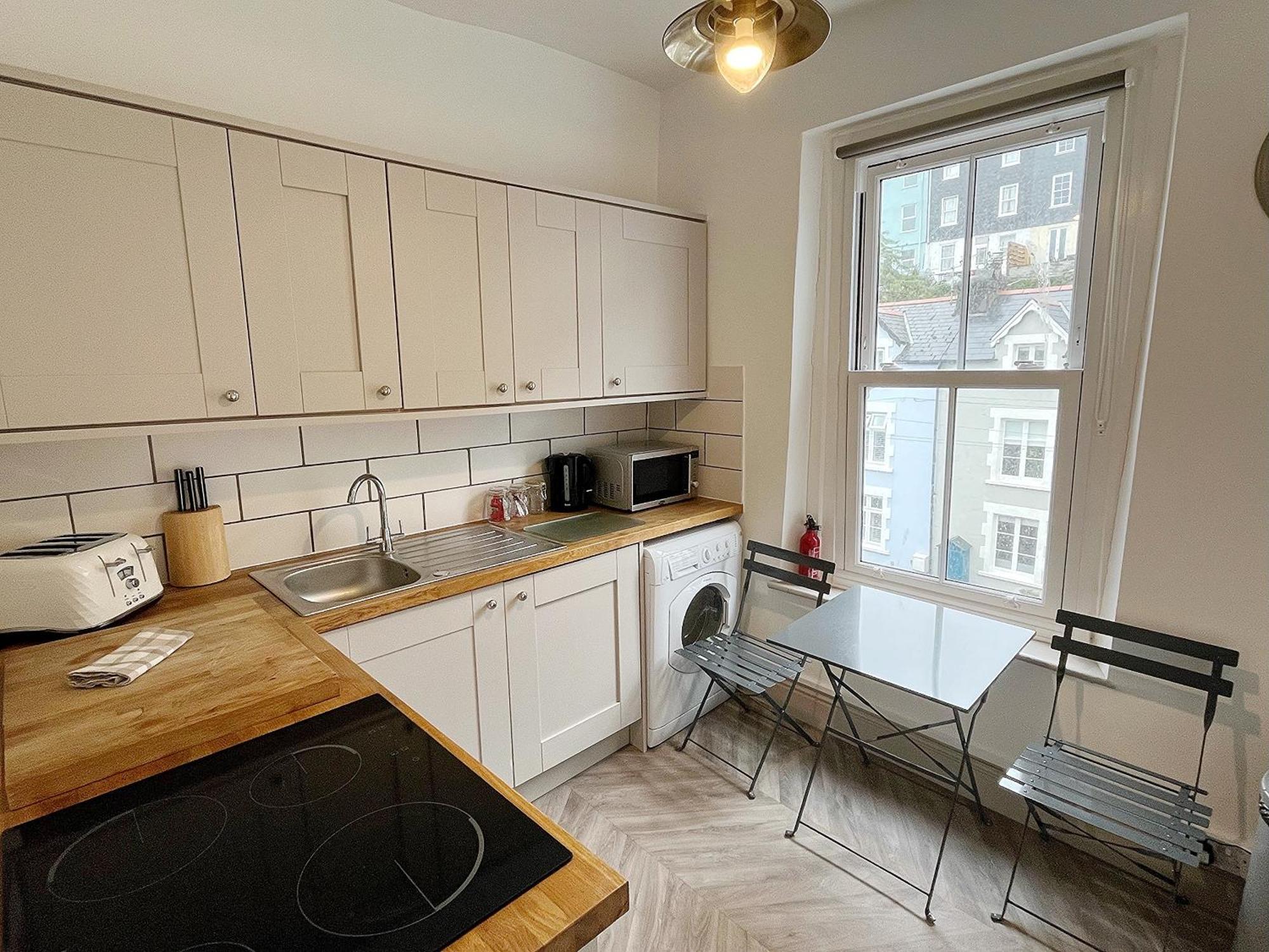 Nancie'S Place - Dartmouth Town Center With Private Parking - A Traditional Georgian Private Duplex Apartment - Beautifully Refurbished - Two Bedrooms, Bathroom, Kitchen And Lounge Diner Esterno foto