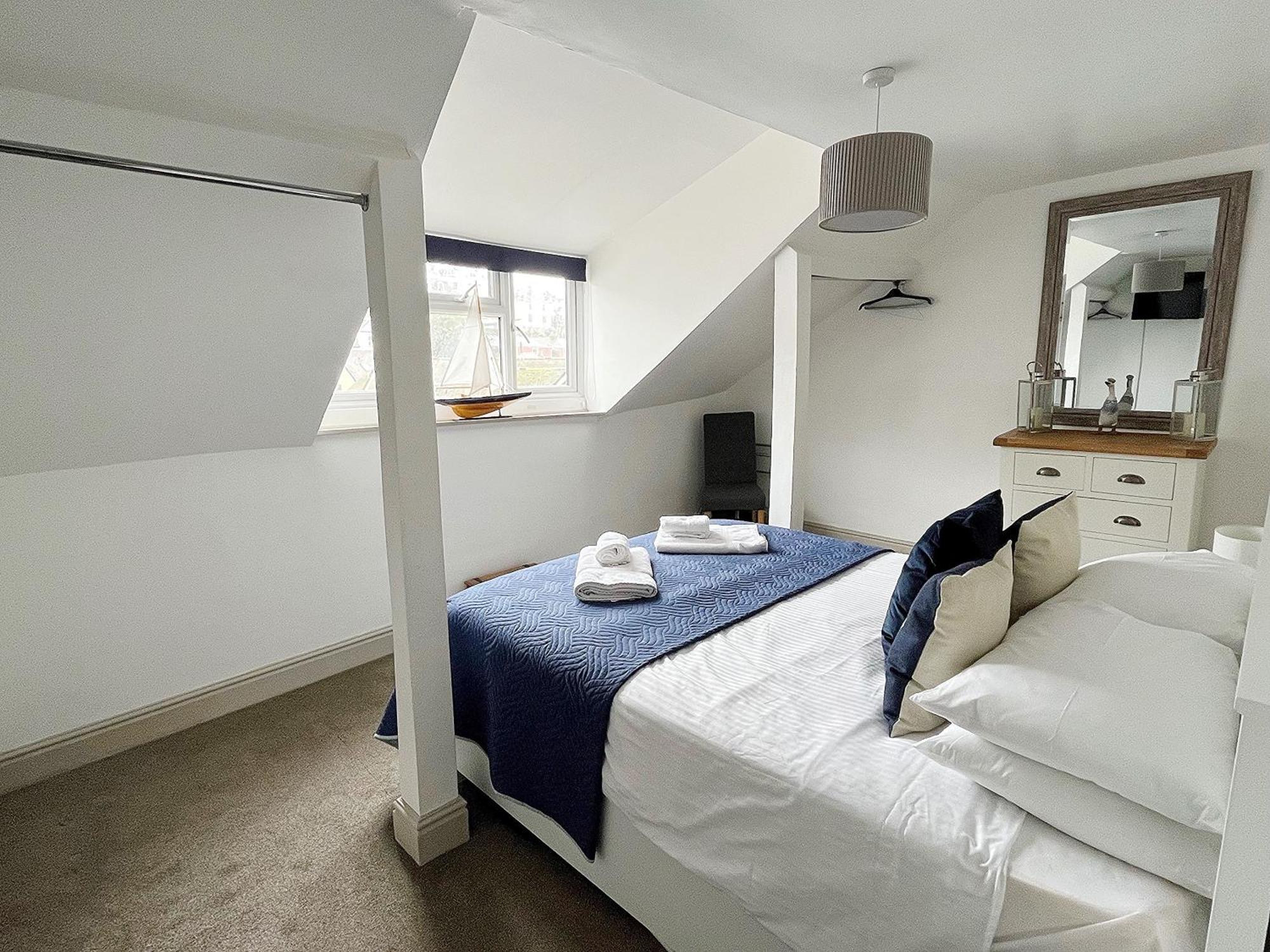 Nancie'S Place - Dartmouth Town Center With Private Parking - A Traditional Georgian Private Duplex Apartment - Beautifully Refurbished - Two Bedrooms, Bathroom, Kitchen And Lounge Diner Esterno foto