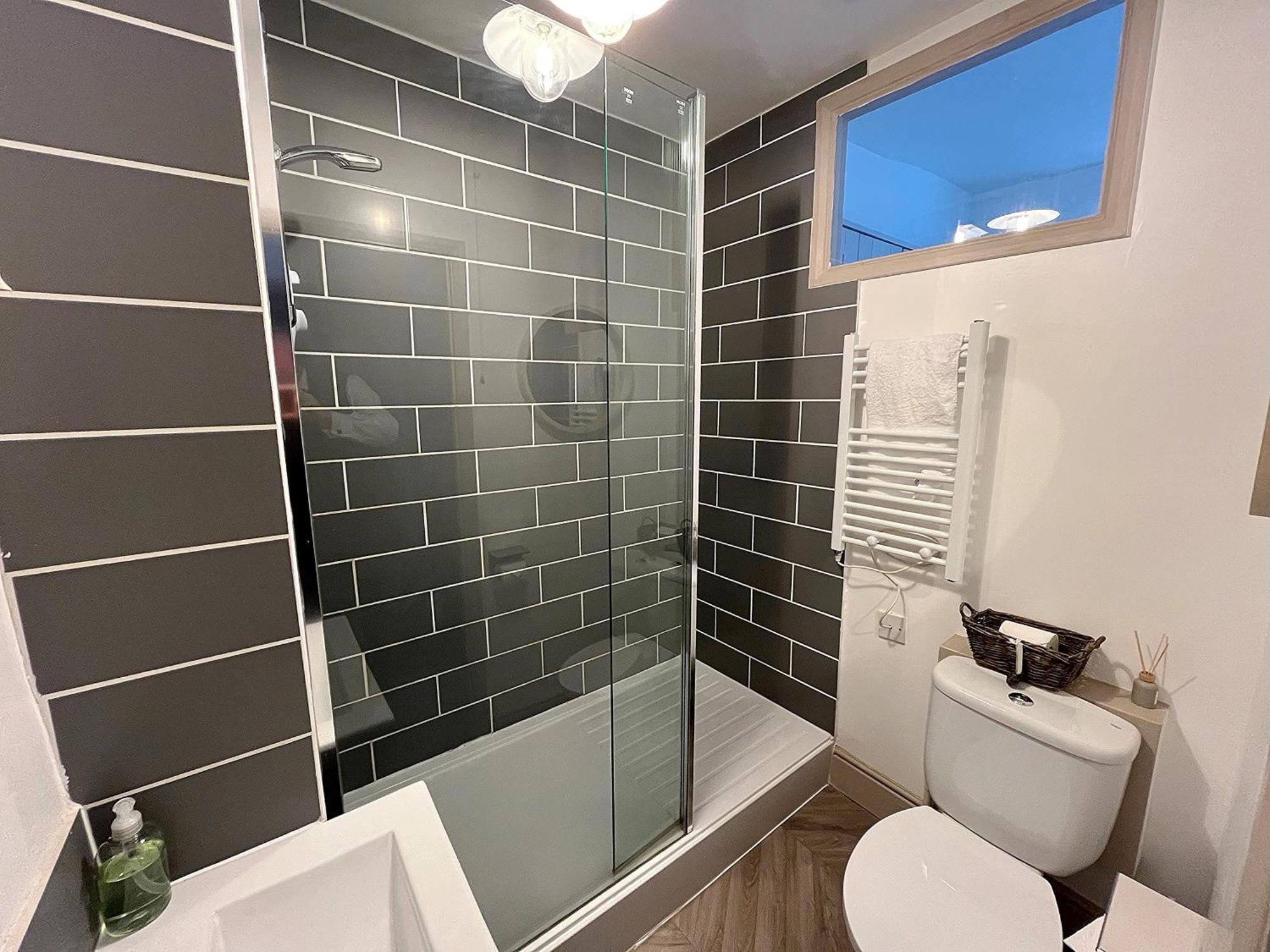 Nancie'S Place - Dartmouth Town Center With Private Parking - A Traditional Georgian Private Duplex Apartment - Beautifully Refurbished - Two Bedrooms, Bathroom, Kitchen And Lounge Diner Esterno foto