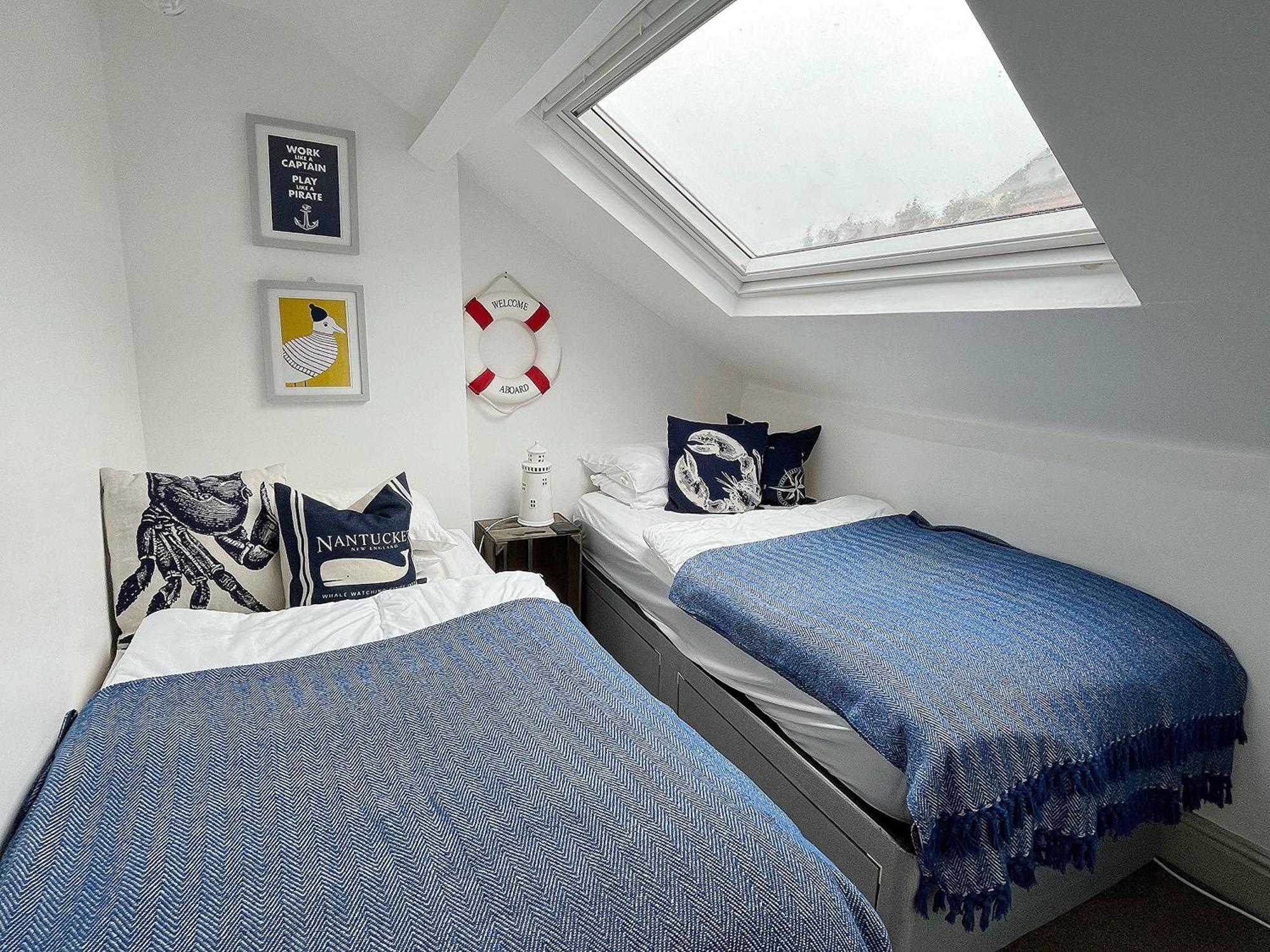 Nancie'S Place - Dartmouth Town Center With Private Parking - A Traditional Georgian Private Duplex Apartment - Beautifully Refurbished - Two Bedrooms, Bathroom, Kitchen And Lounge Diner Esterno foto