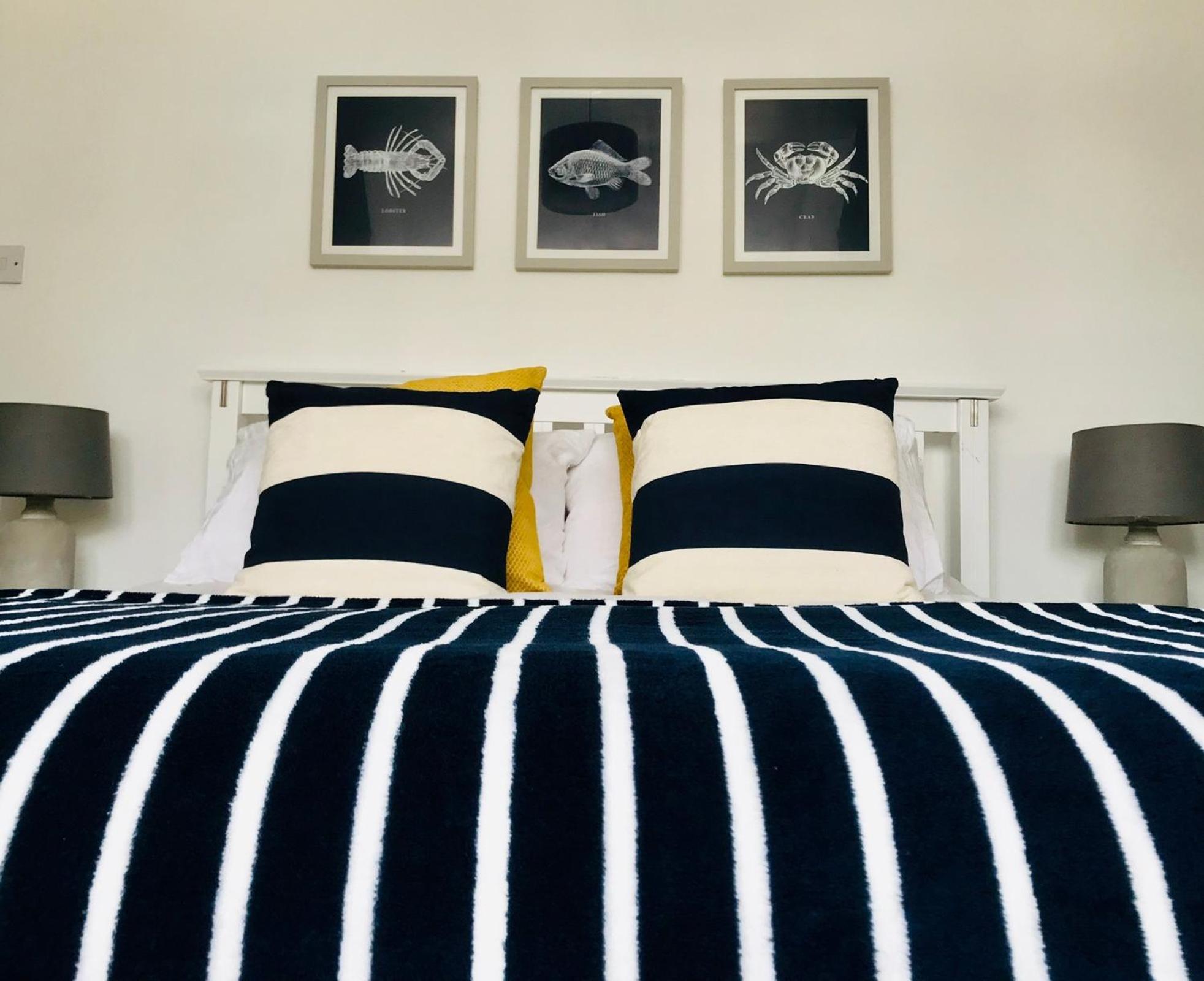 Nancie'S Place - Dartmouth Town Center With Private Parking - A Traditional Georgian Private Duplex Apartment - Beautifully Refurbished - Two Bedrooms, Bathroom, Kitchen And Lounge Diner Esterno foto