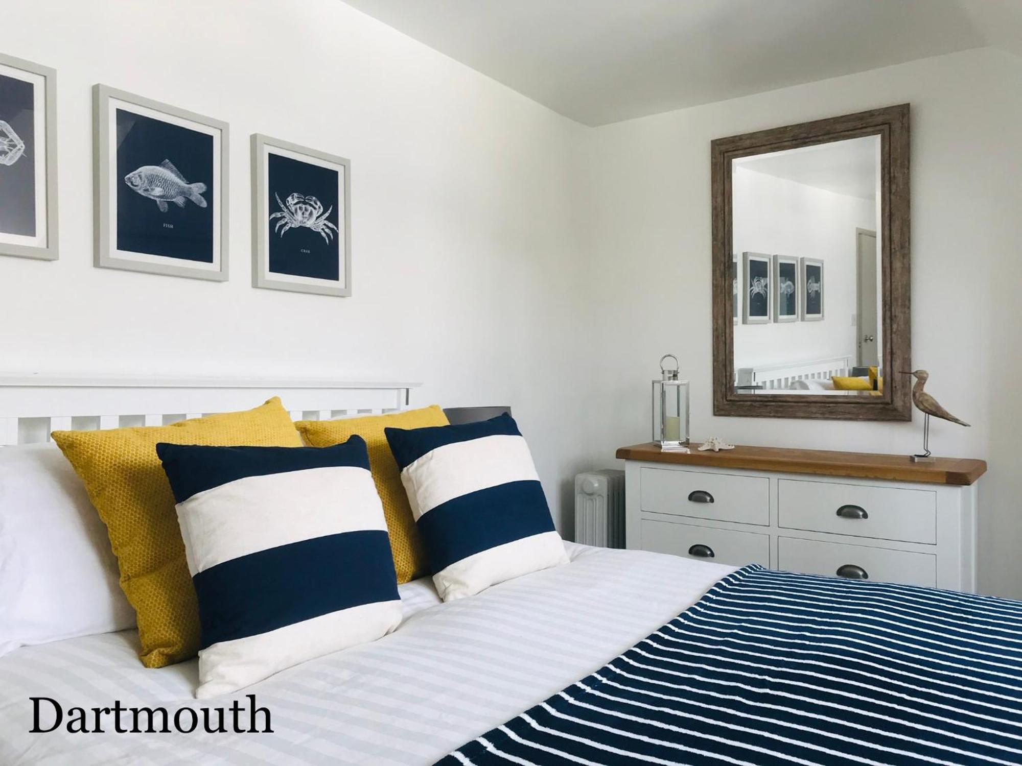 Nancie'S Place - Dartmouth Town Center With Private Parking - A Traditional Georgian Private Duplex Apartment - Beautifully Refurbished - Two Bedrooms, Bathroom, Kitchen And Lounge Diner Esterno foto