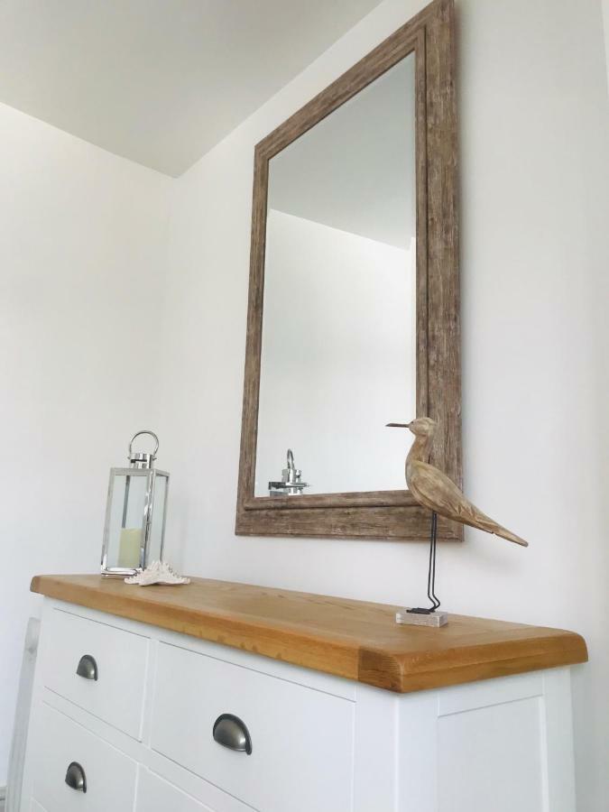 Nancie'S Place - Dartmouth Town Center With Private Parking - A Traditional Georgian Private Duplex Apartment - Beautifully Refurbished - Two Bedrooms, Bathroom, Kitchen And Lounge Diner Esterno foto